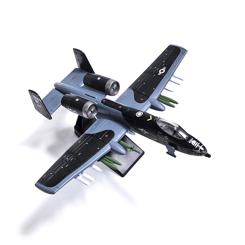 Model Airplane Plastic - Modellino 1:72 di Aereo Su-25 A10